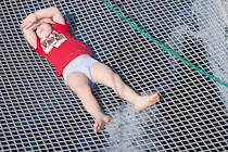 Timéo sur le trampoline